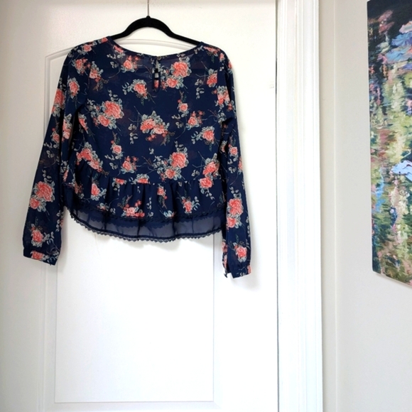 Beautiful flower print blouse top - Picture 2 of 11